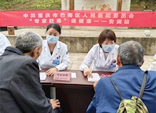 党员专家来赶场　村民健康有“医靠”